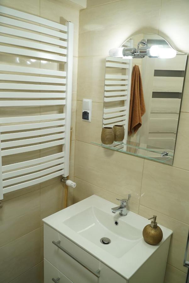 Apartament Naleczow Dom Pod Orzechami Esterno foto
