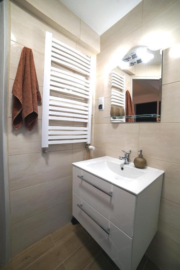 Apartament Naleczow Dom Pod Orzechami Esterno foto